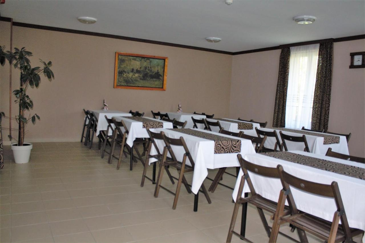 Rembrandt Vendeghaz Hotel Kisber Exterior photo