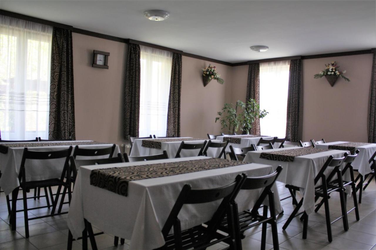 Rembrandt Vendeghaz Hotel Kisber Exterior photo