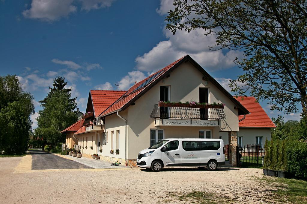 Rembrandt Vendeghaz Hotel Kisber Exterior photo